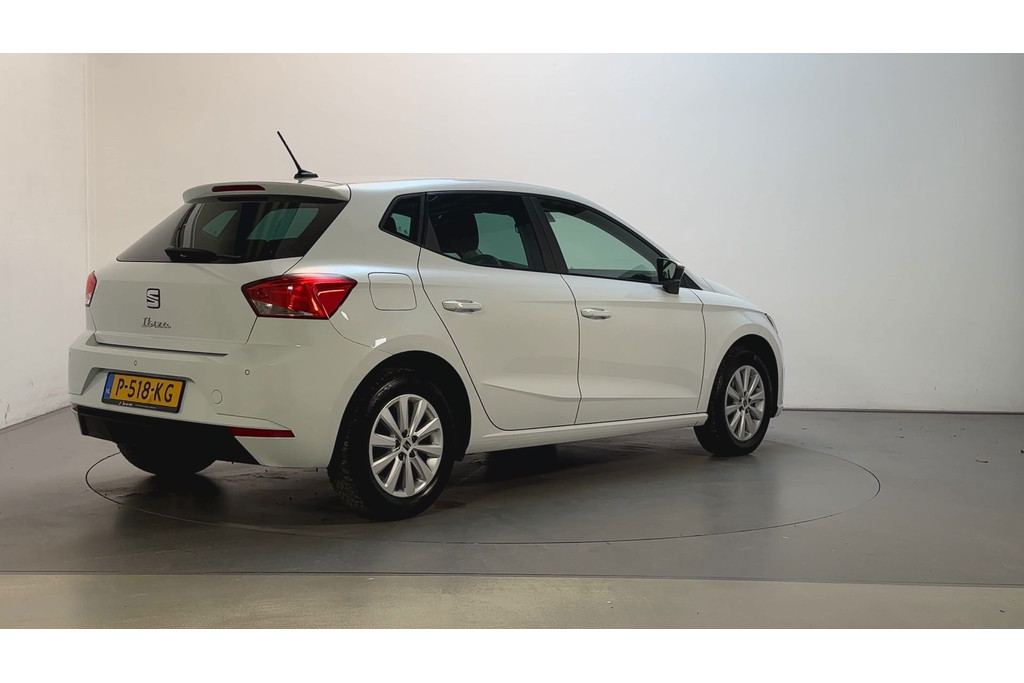 53236541-2.jpg