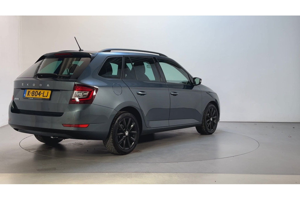 53297585-2.jpg
