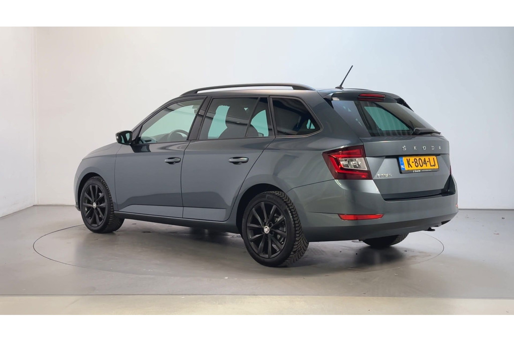 53297585-5.jpg