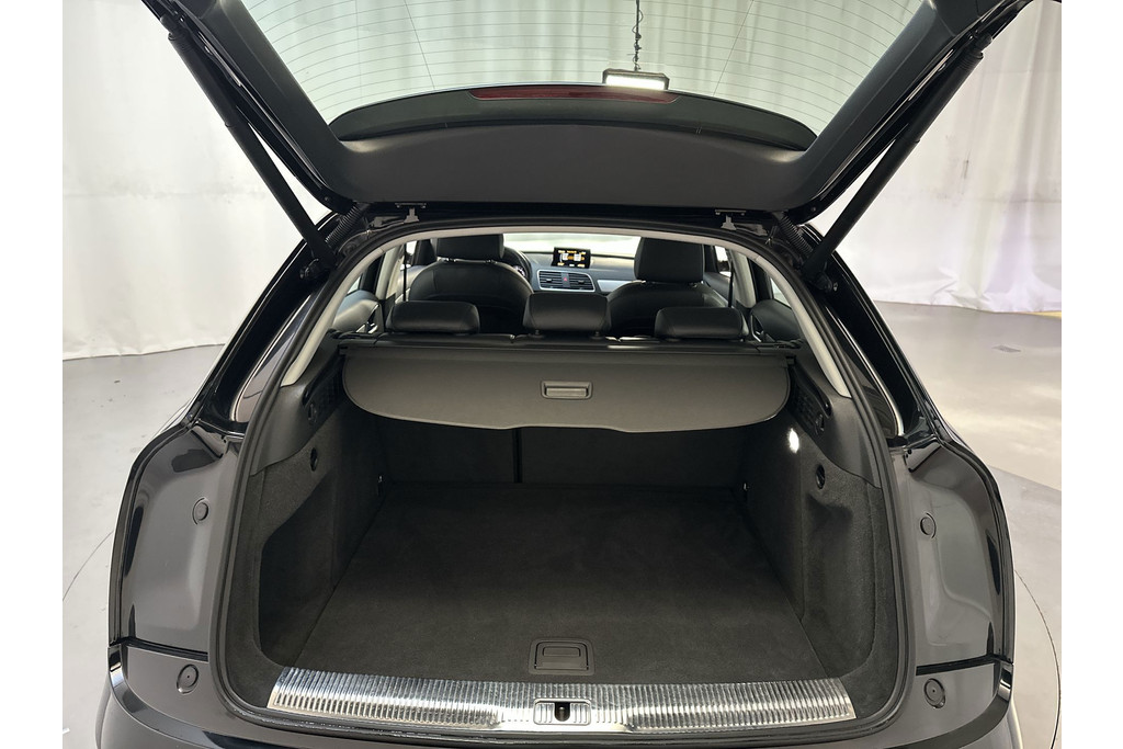 53307136-12.jpg