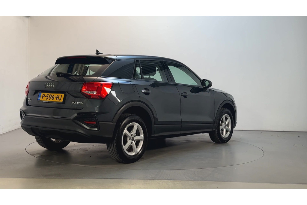 53311420-2.jpg