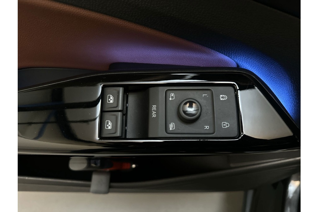 53370706-20.jpg