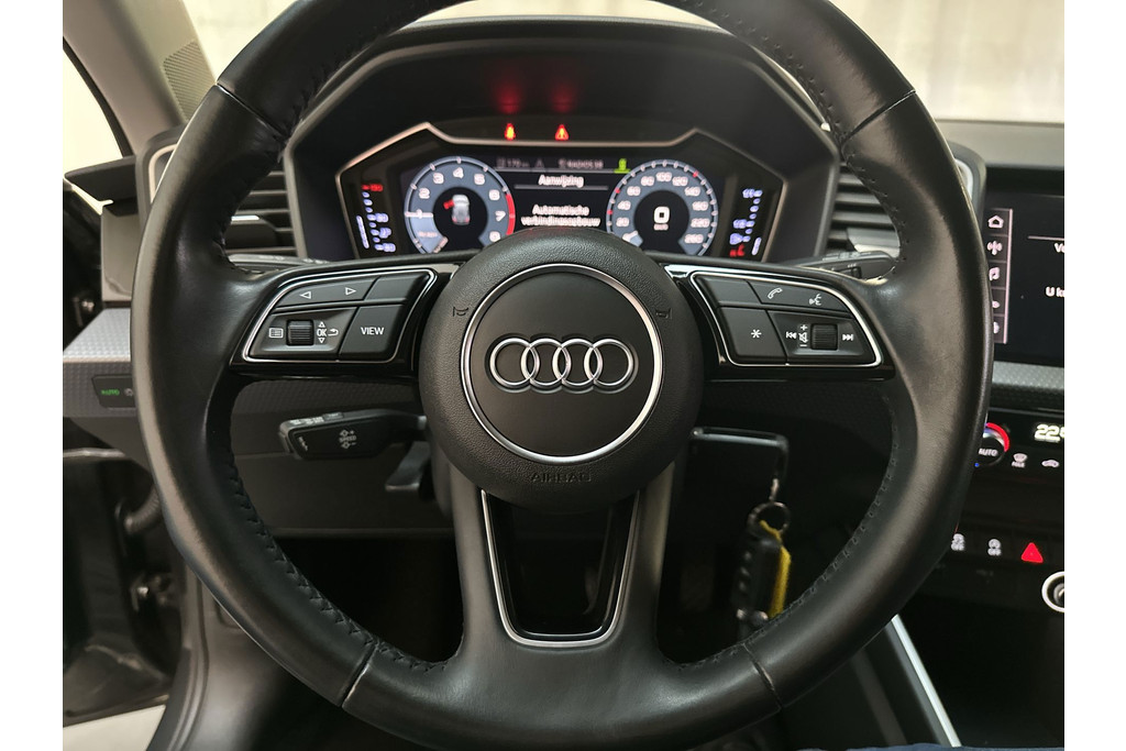 53378344-4.jpg