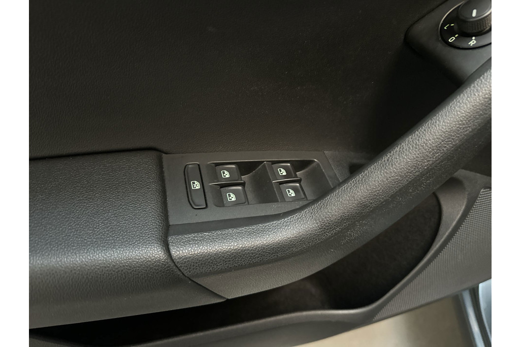 53392708-19.jpg
