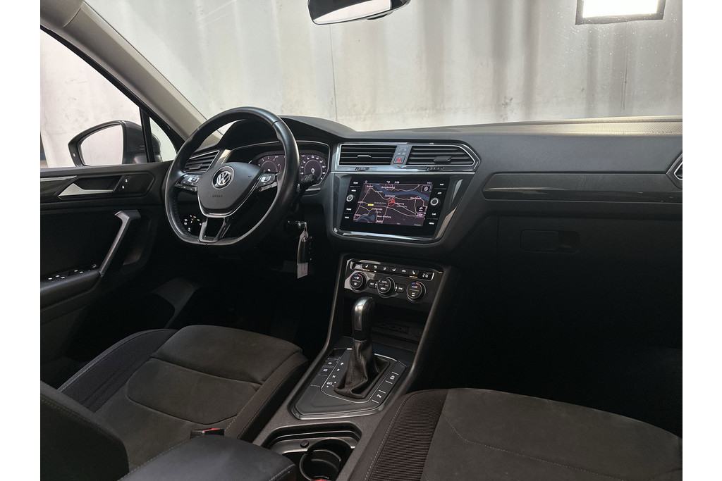 53393241-1.jpg