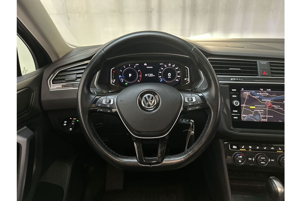 53393241-8.jpg
