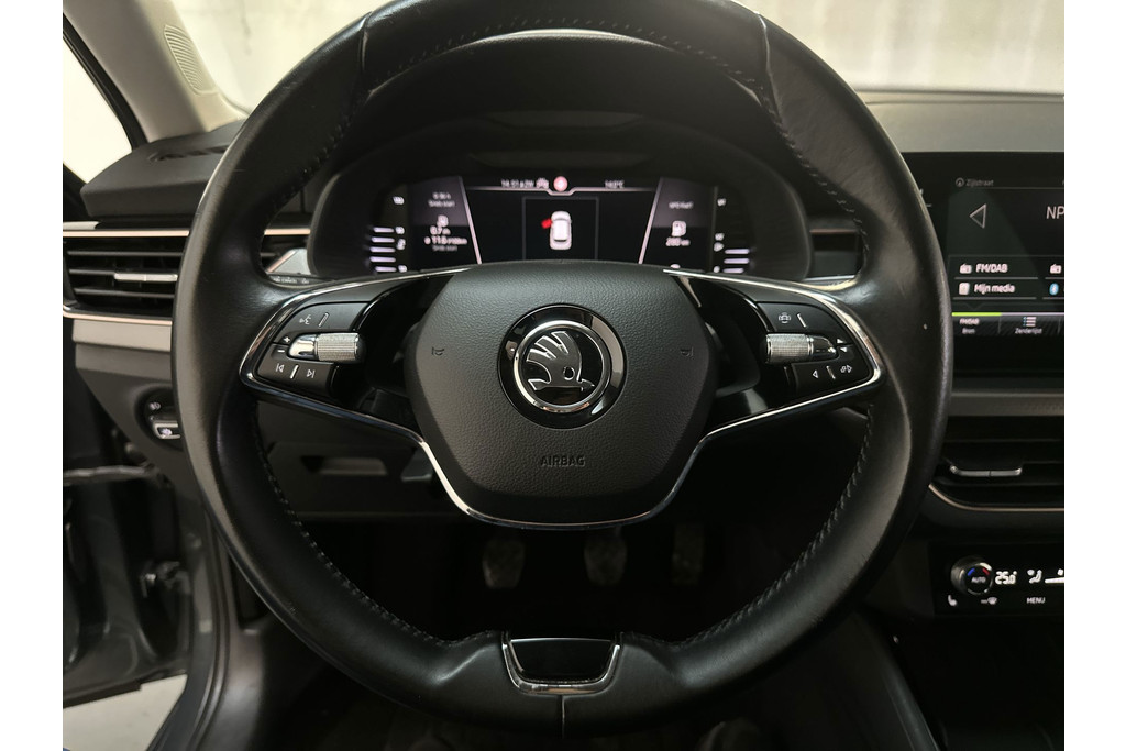 53403319-4.jpg