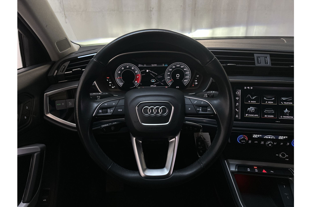 53403436-8.jpg
