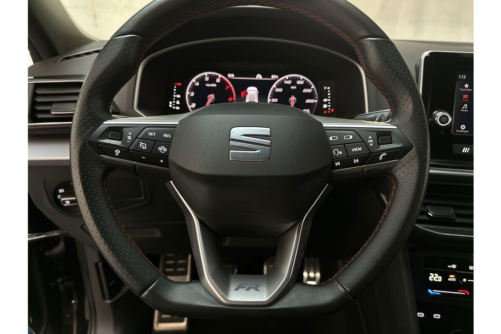 53431698-6.jpg