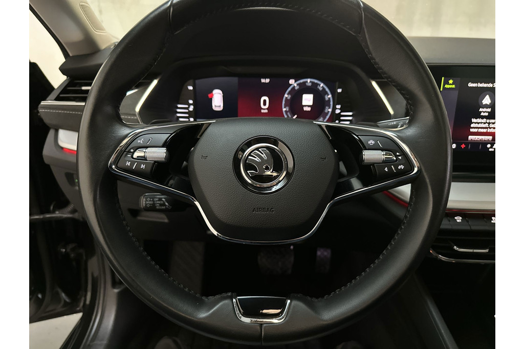 53432196-6.jpg