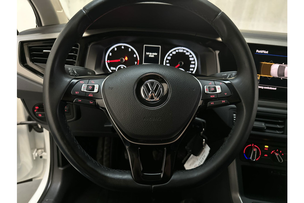 53512881-4.jpg