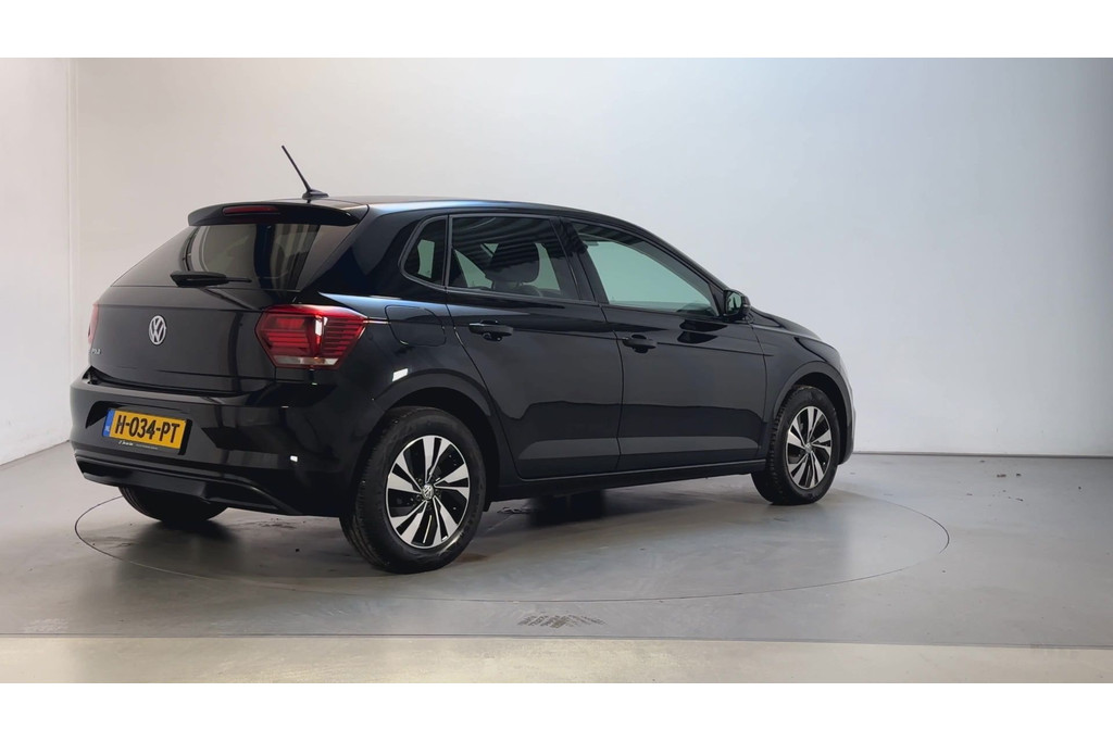 53515331-2.jpg