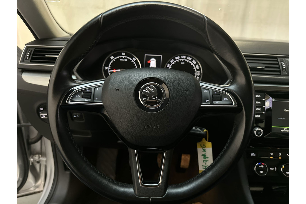 53550618-6.jpg