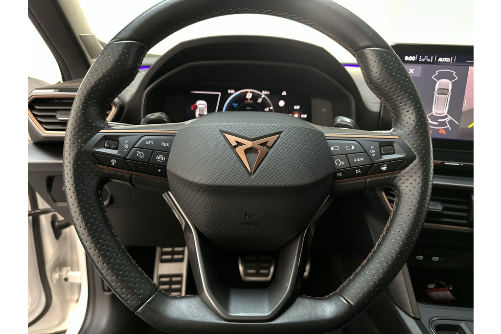 53567165-6.jpg