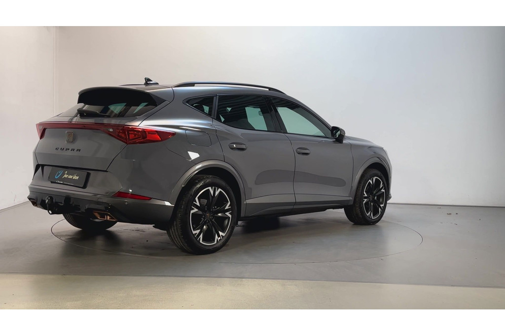 53567508-2.jpg