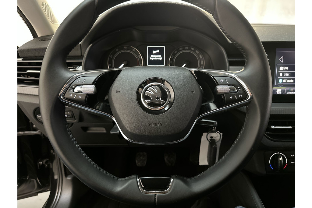 53584775-4.jpg