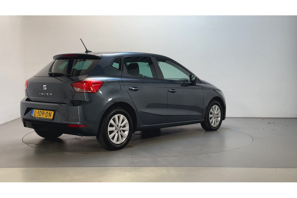 53591405-2.jpg