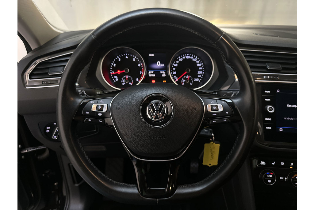 53699260-6.jpg