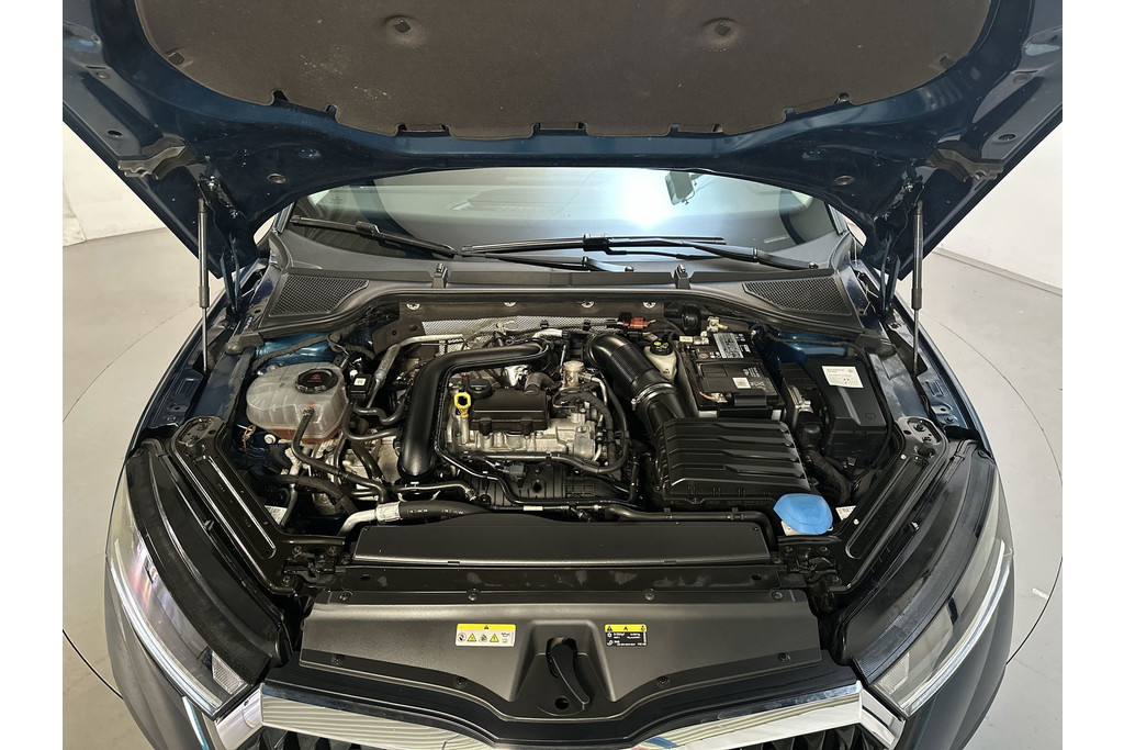 53716965-16.jpg