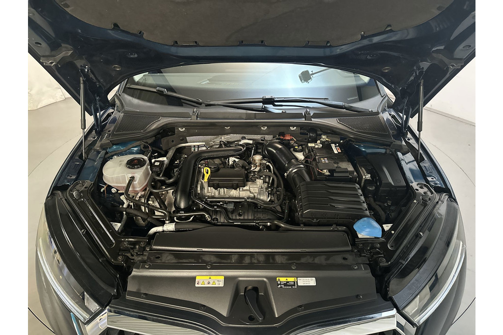 53742630-16.jpg