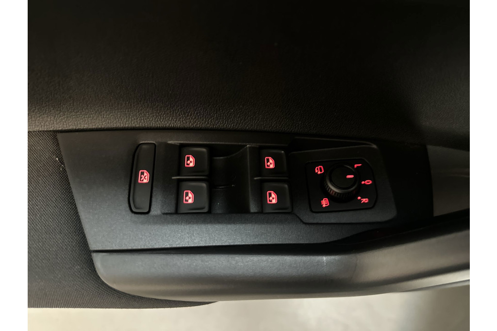 53755202-12.jpg