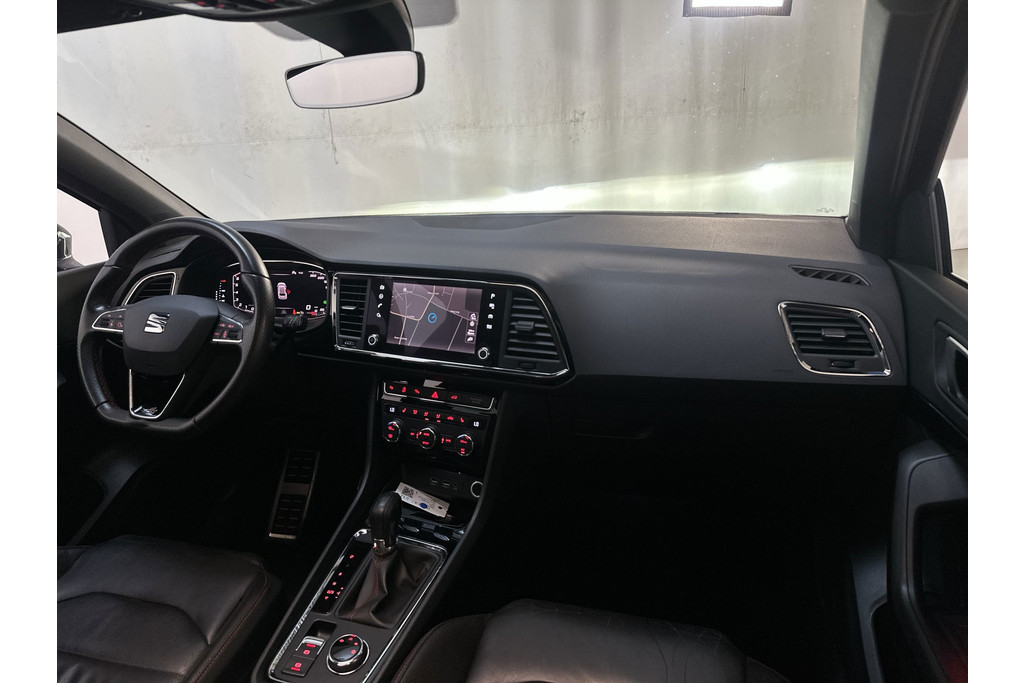 53948135-6.jpg