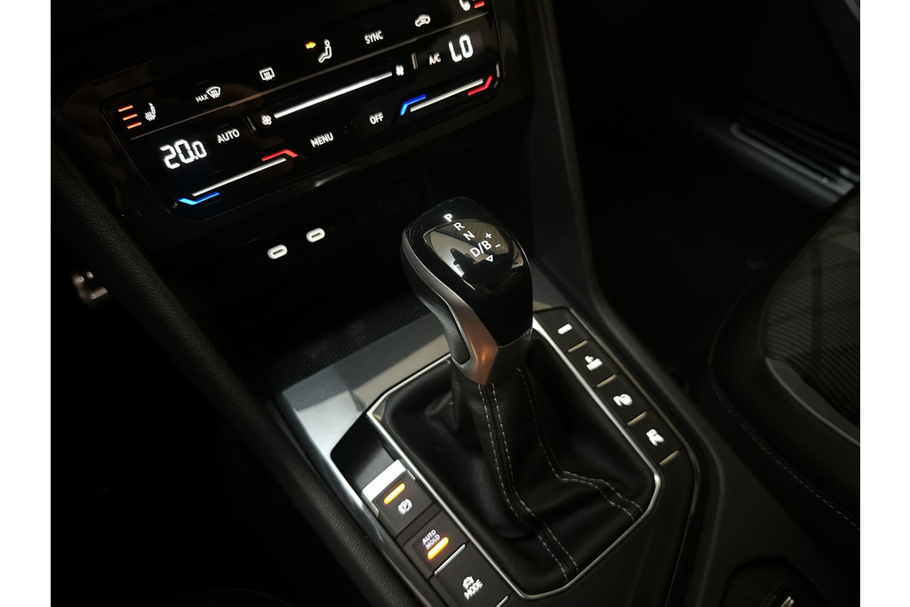 53997401-6.jpg