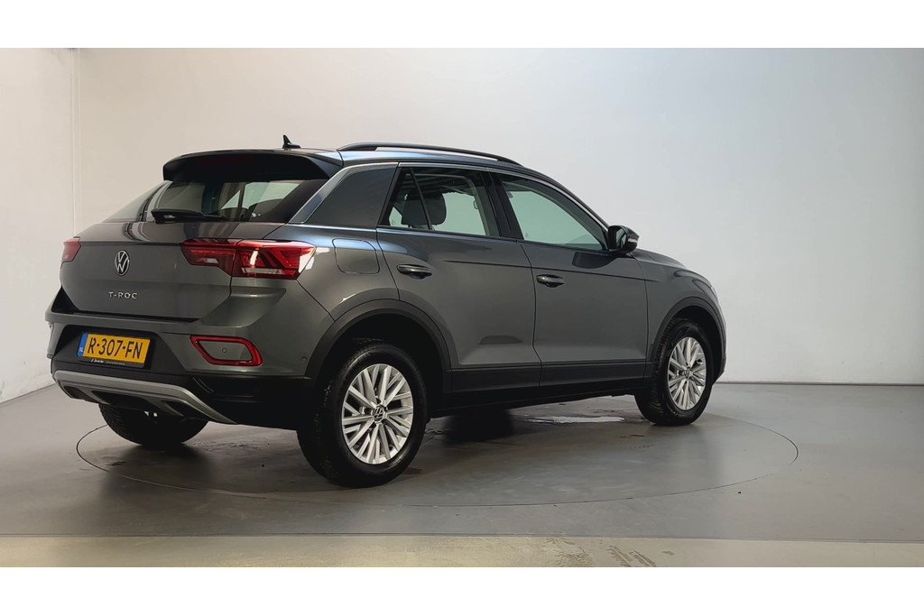 54041971-2.jpg