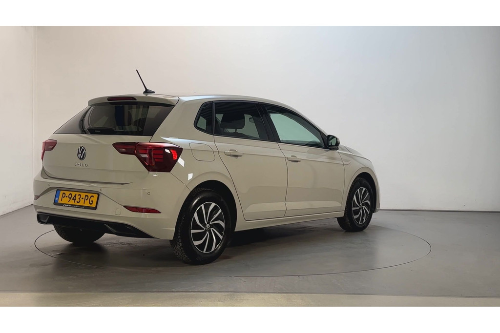 54263716-2.jpg