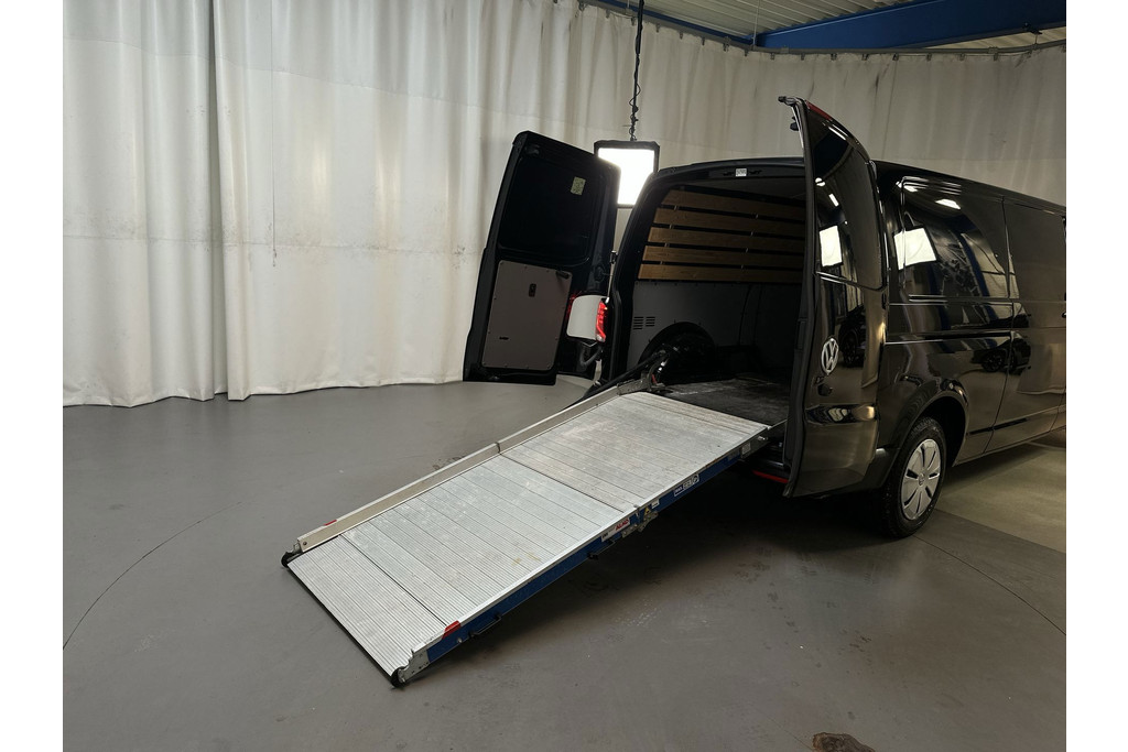 54277831-7.jpg