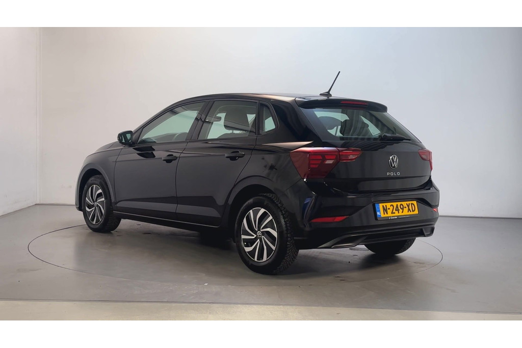 54377792-2.jpg