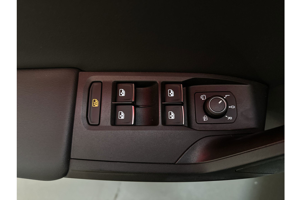 54398864-18.jpg