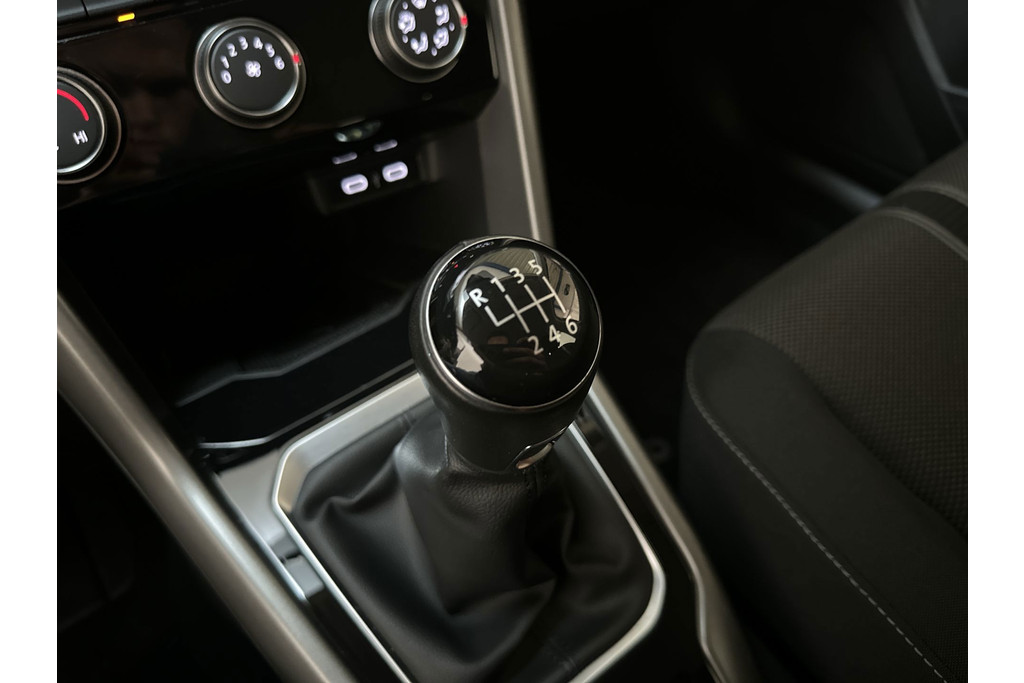 54475848-6.jpg