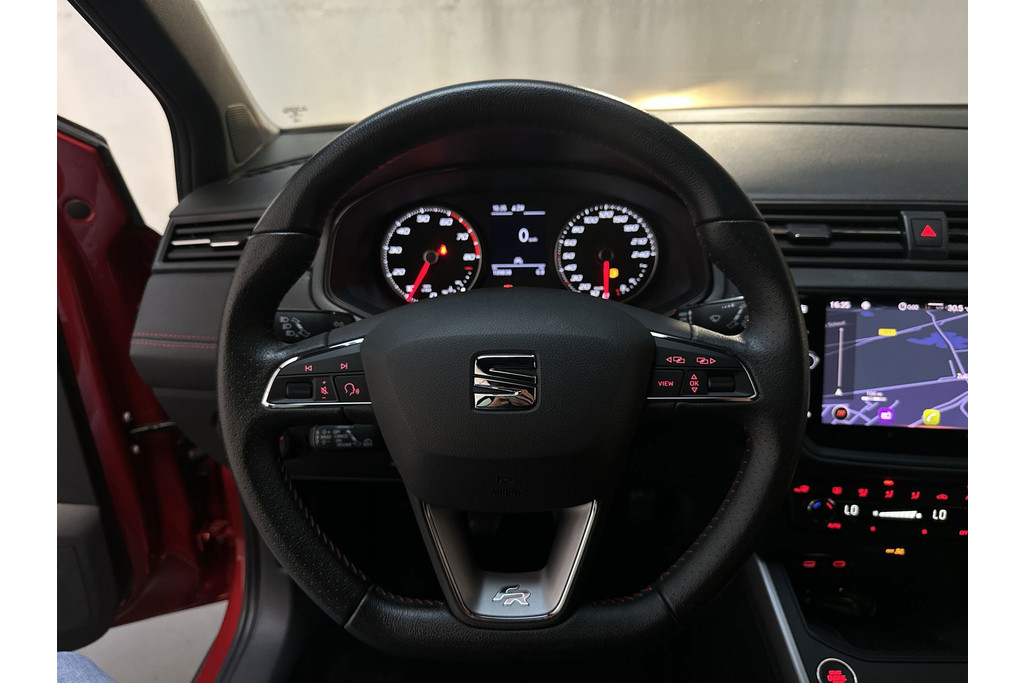 54476603-6.jpg