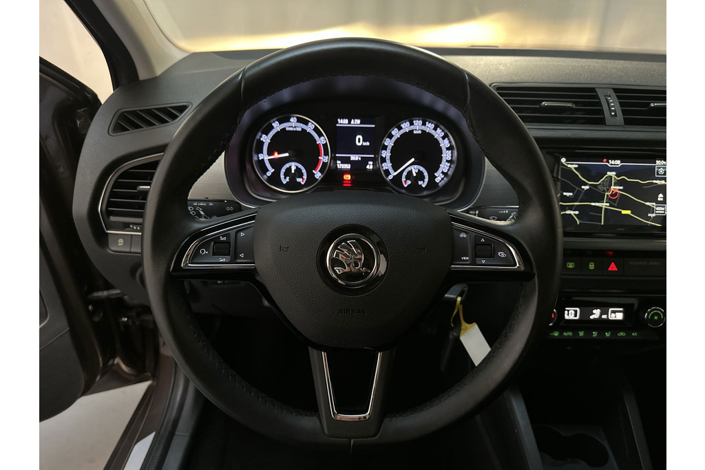 54496025-10.jpg