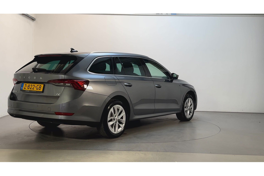 54697932-2.jpg