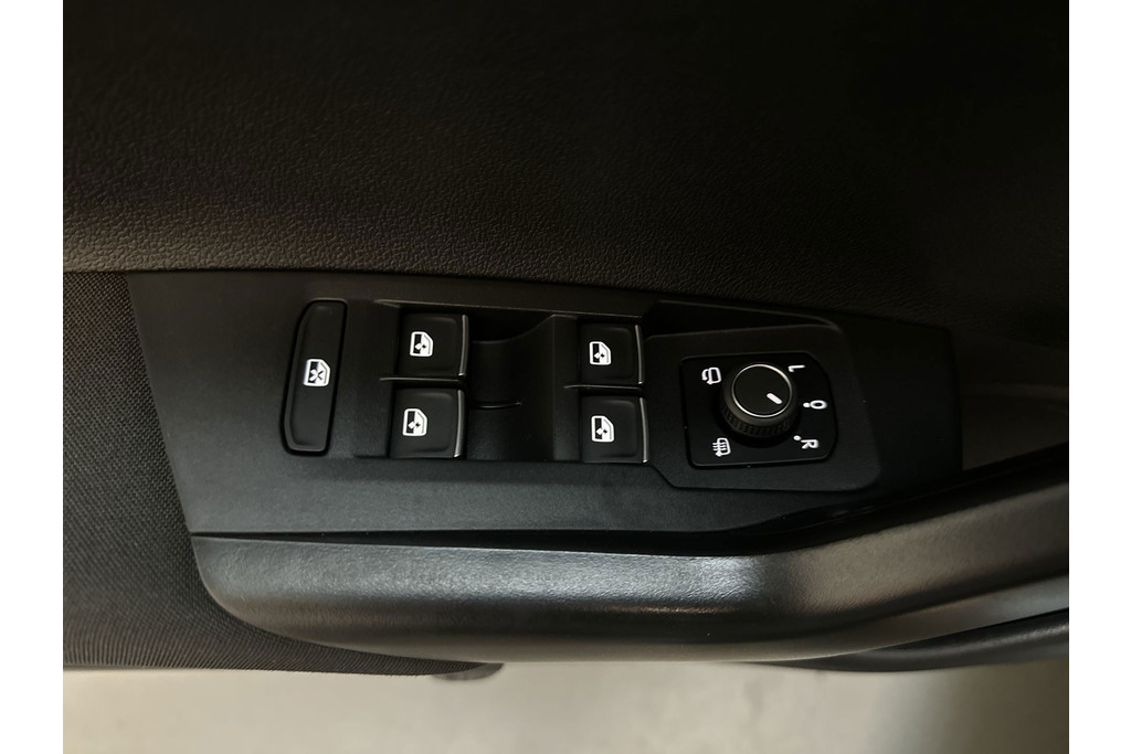 54698075-10.jpg