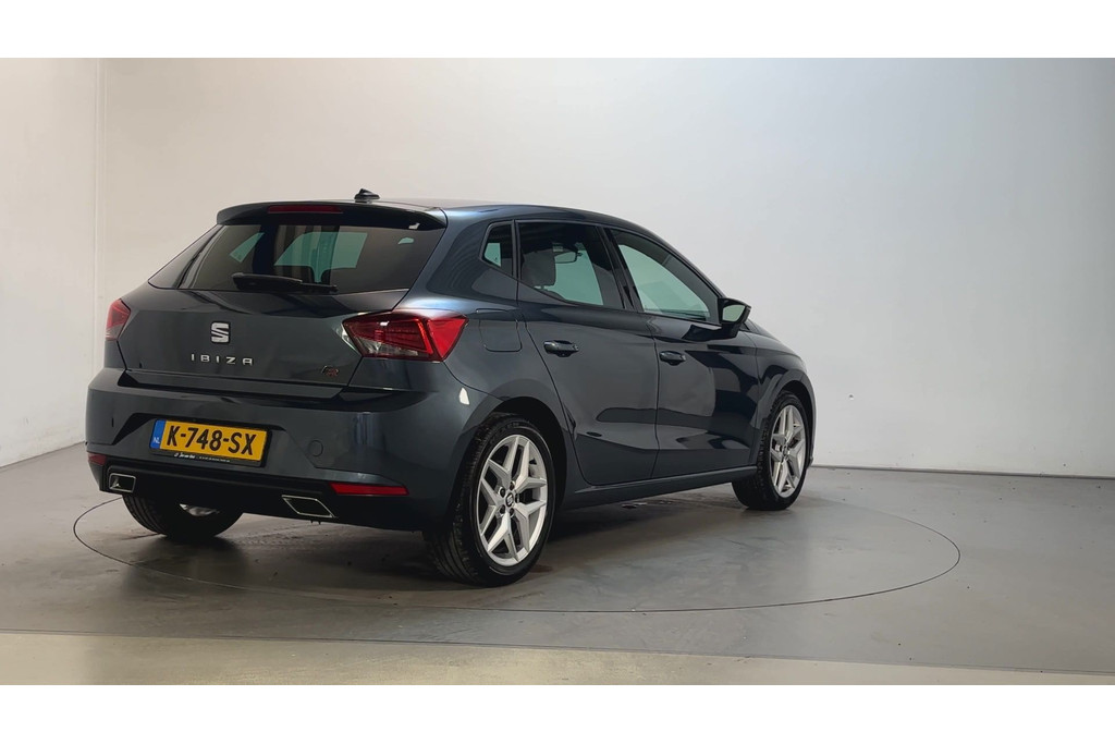 54710918-2.jpg