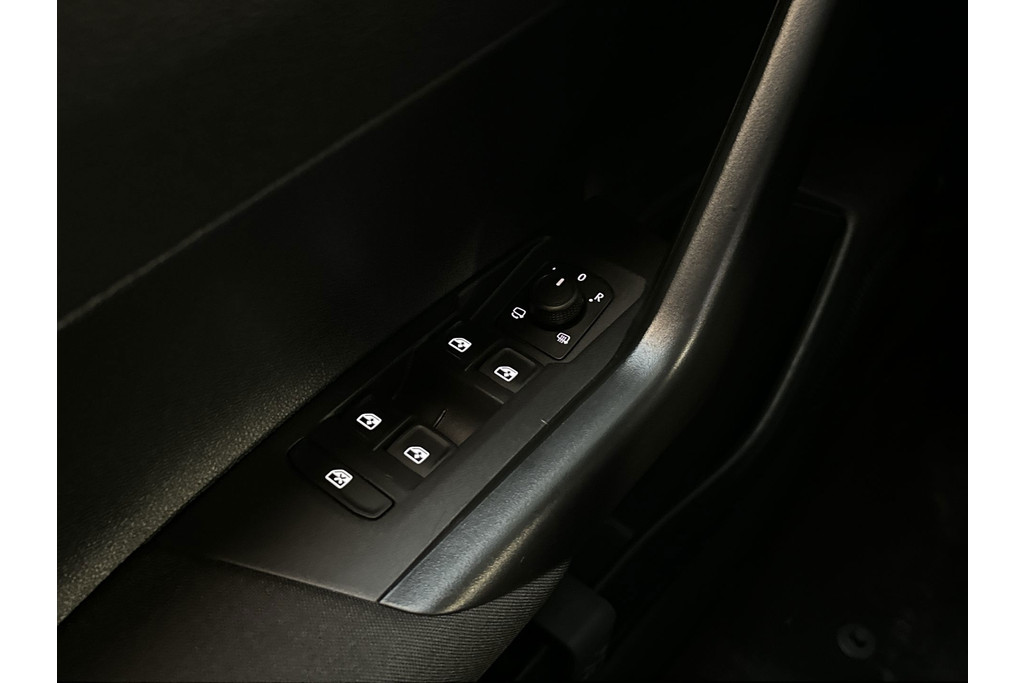 54734994-24.jpg