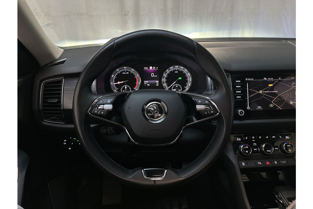 54751071-21.jpg