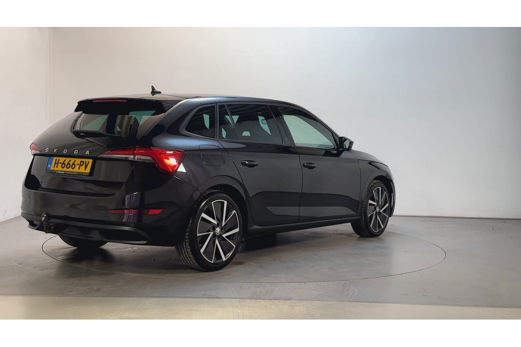 54790637-2.jpg