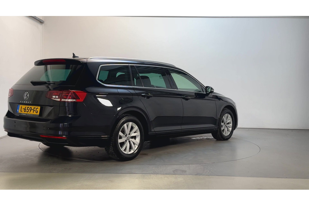 54790846-2.jpg
