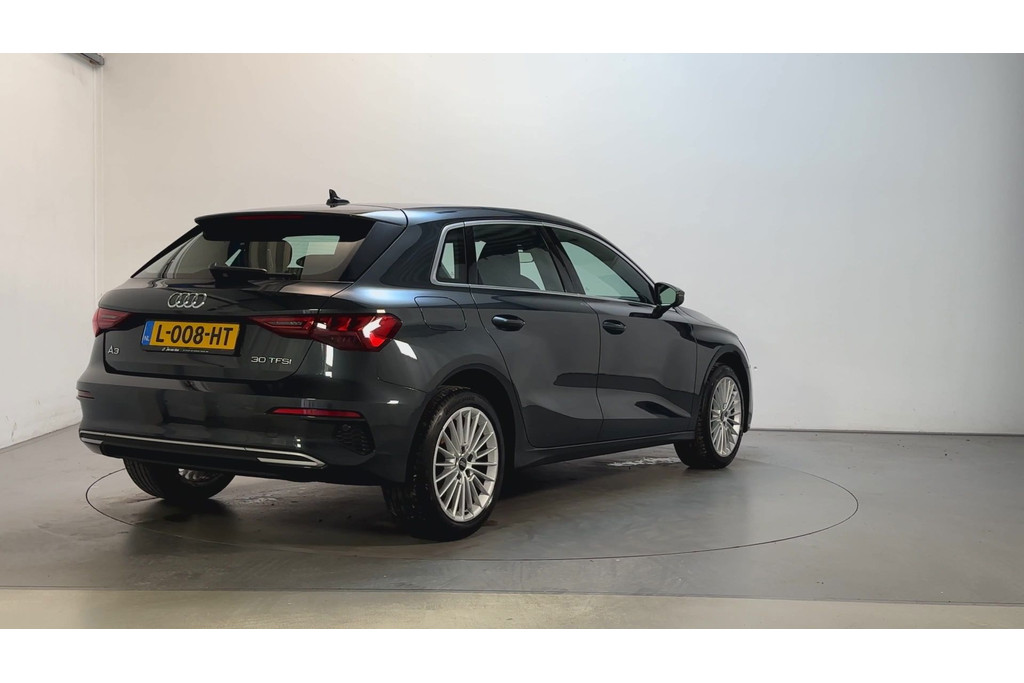 54791092-2.jpg