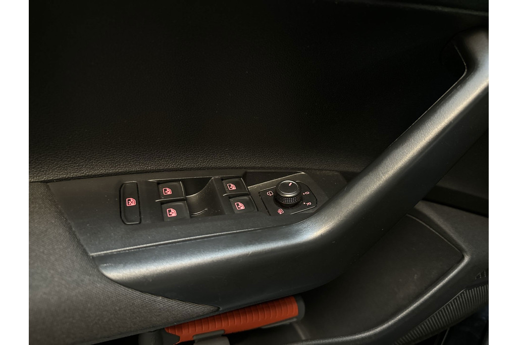 54878860-18.jpg