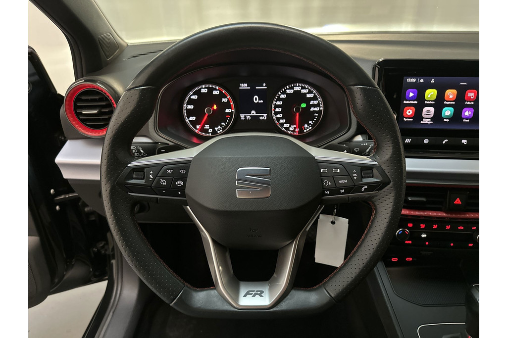 54879613-6.jpg