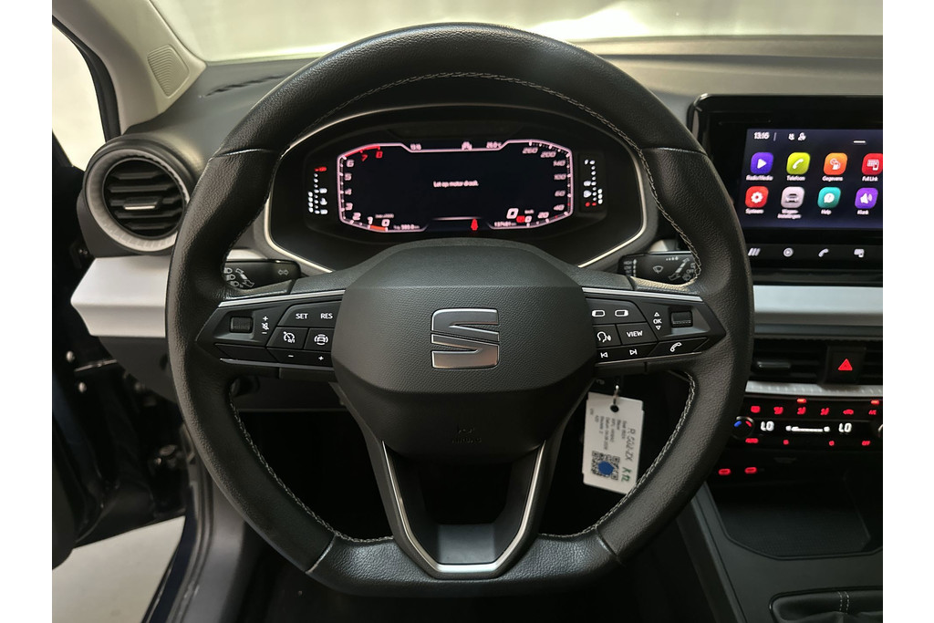 54880803-6.jpg