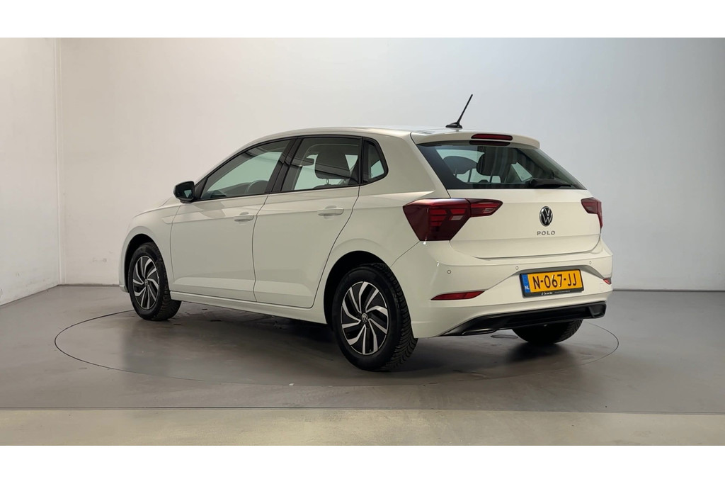 54887073-2.jpg