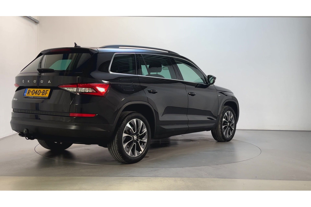 54908975-2.jpg