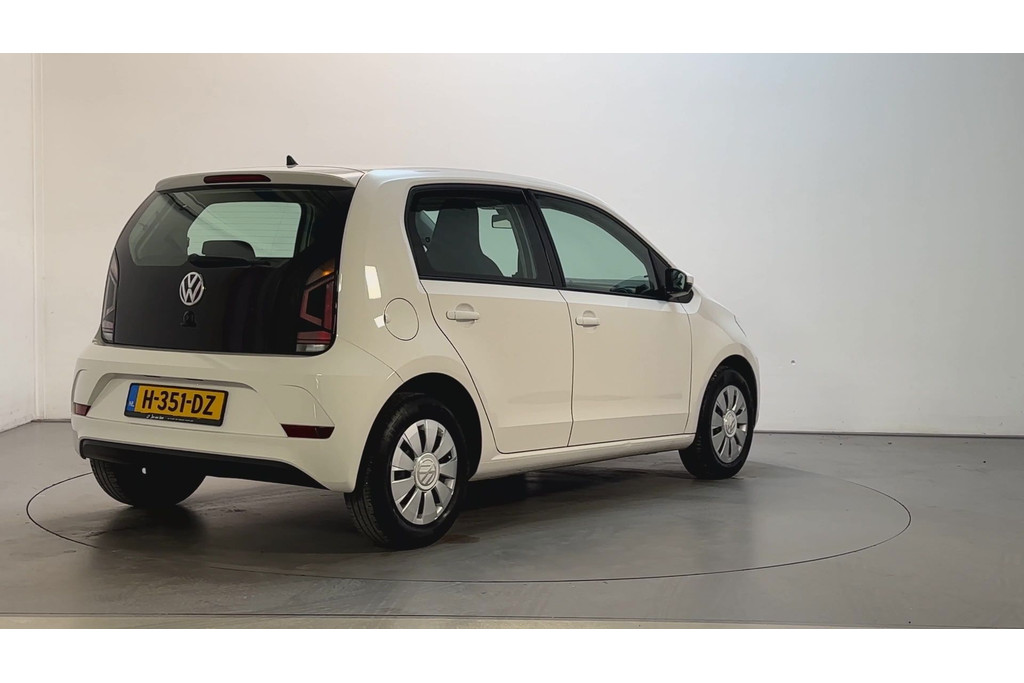 55055917-2.jpg