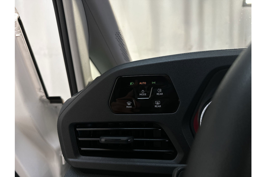 55107761-19.jpg